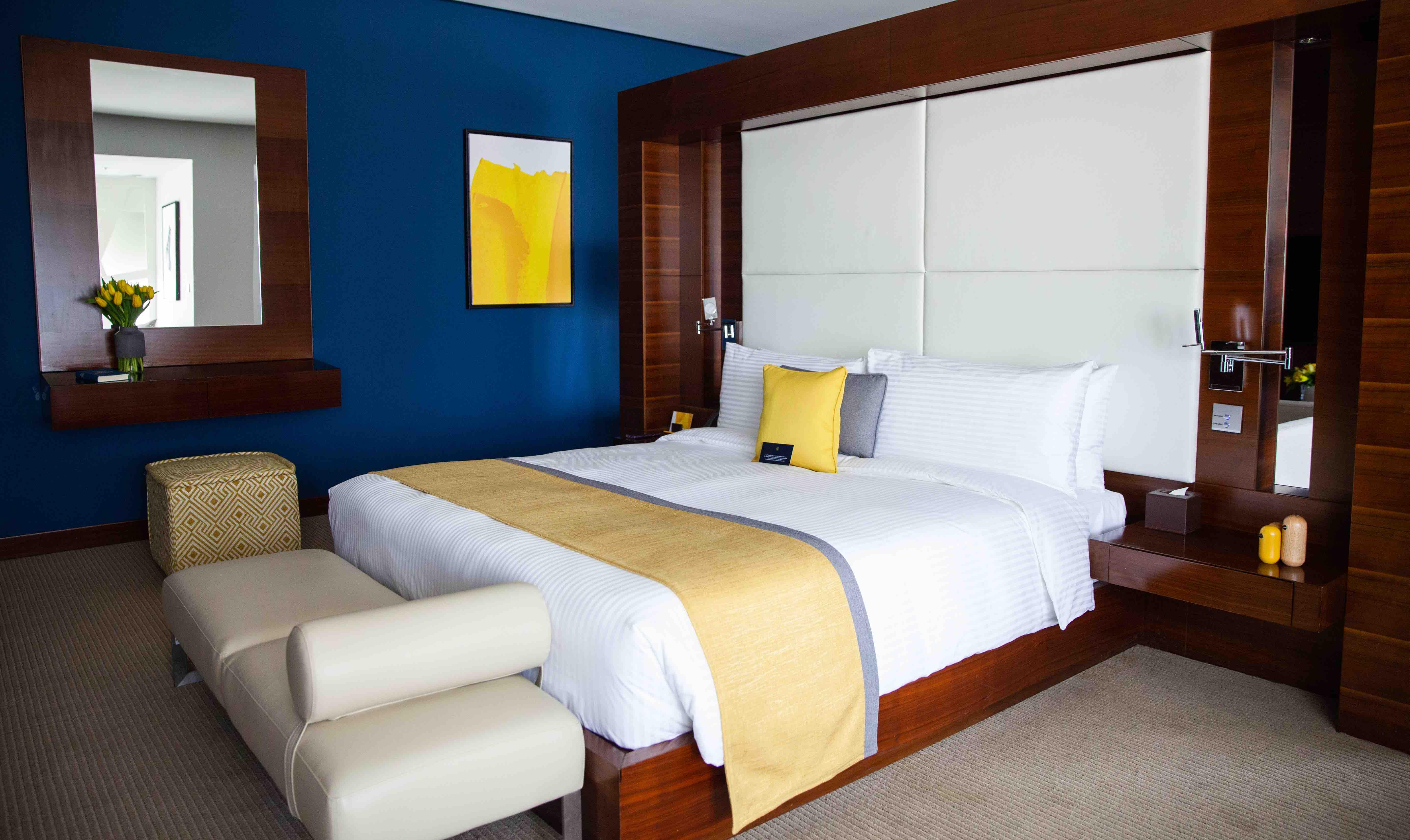 Voco Dubai By Ihg Hotel Bagian luar foto A bedroom at the hotel