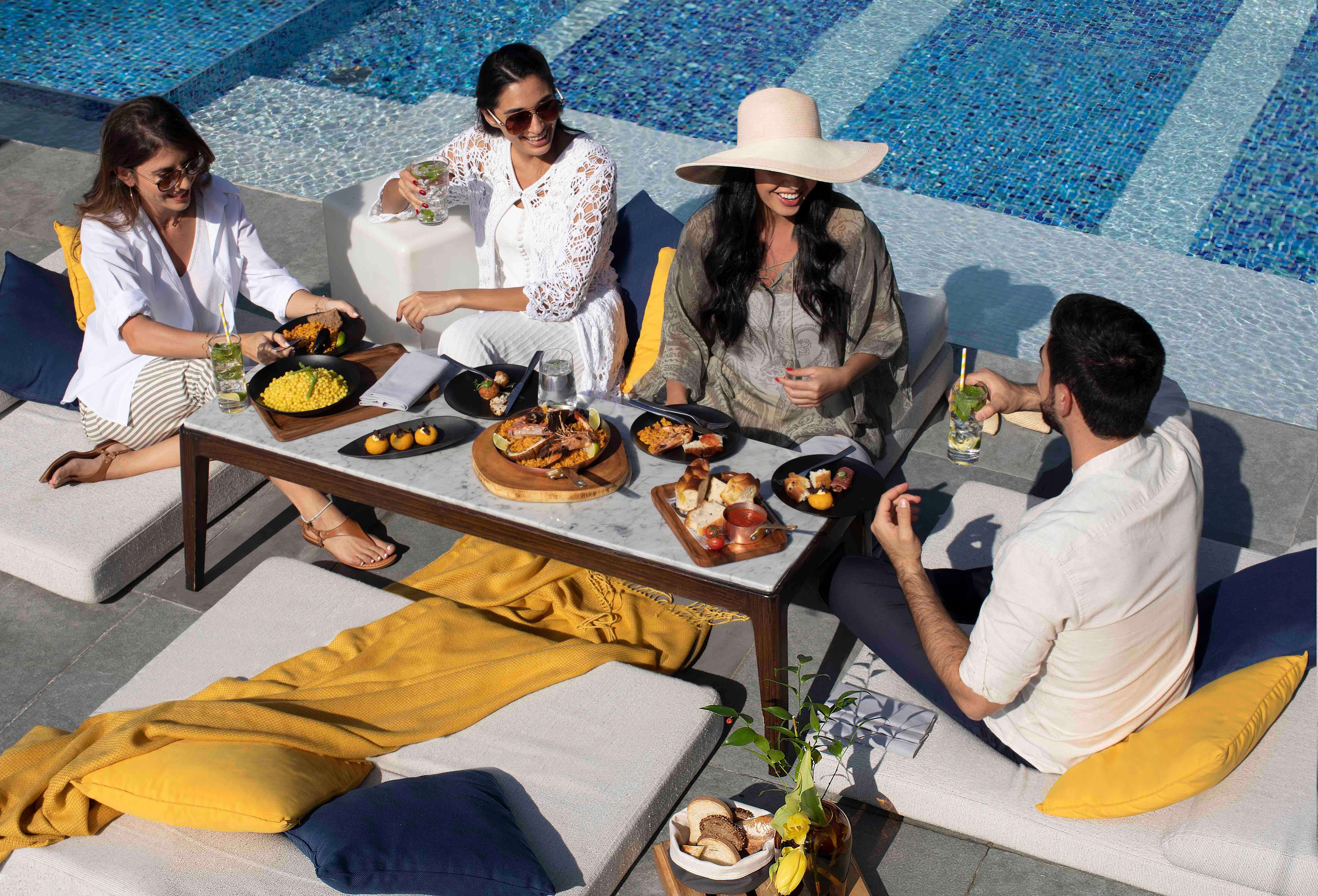 Voco Dubai By Ihg Hotel Bagian luar foto The Pool at The Westin