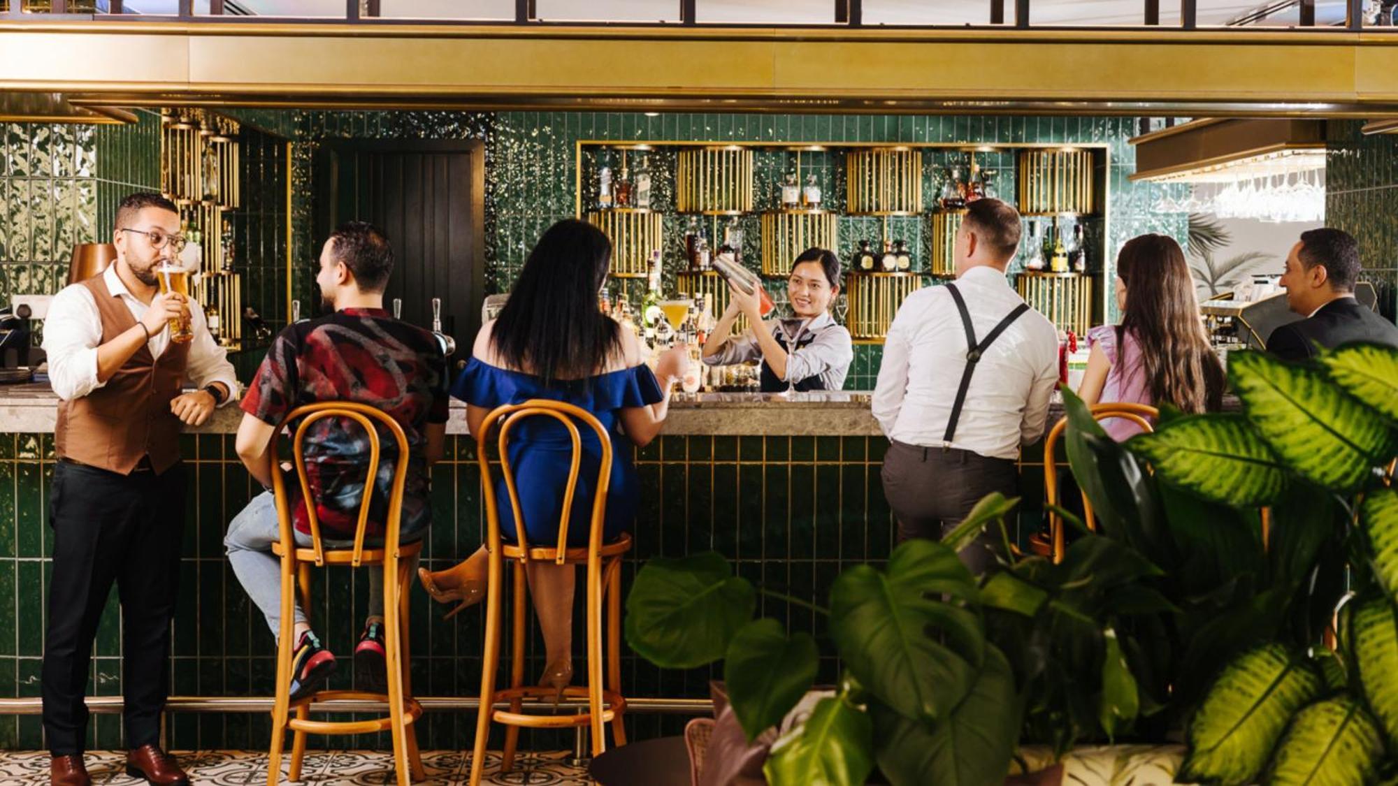Voco Dubai By Ihg Hotel Bagian luar foto The bar at the 1930s-themed restaurant and bar, The Jungle City, in Bangkok, Thailand.