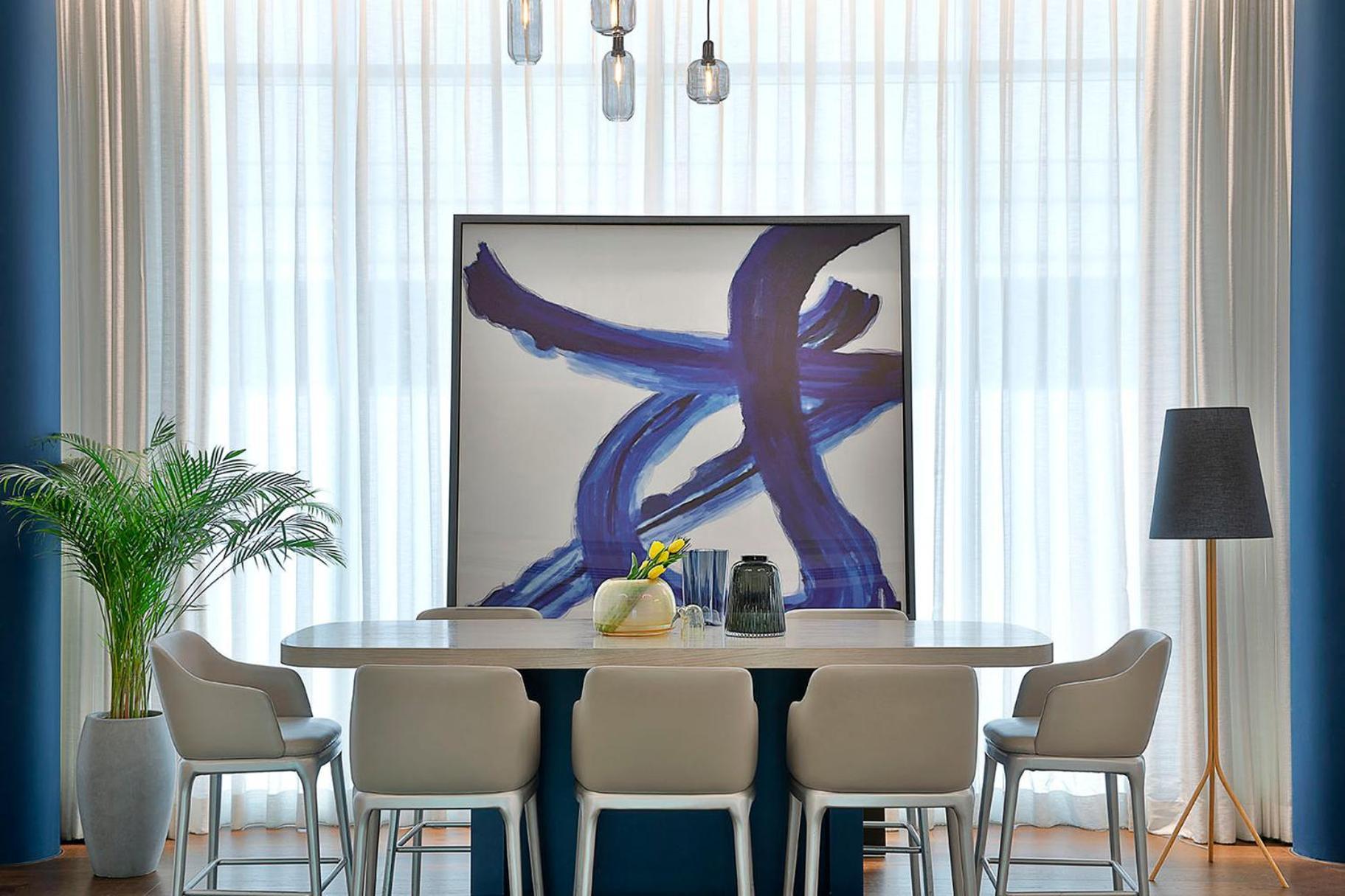 Voco Dubai By Ihg Hotel Bagian luar foto A dining room
